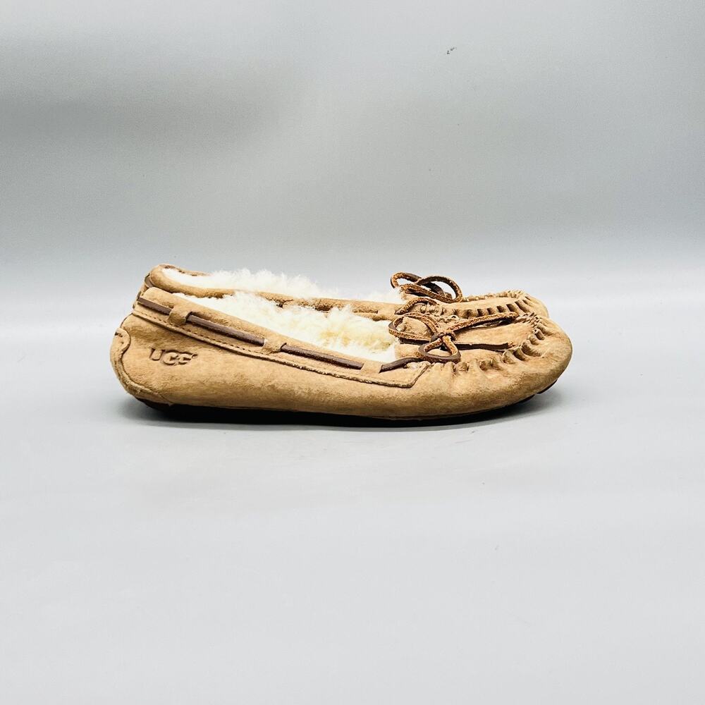 UGG Slippers Womens 5 Beige Suede Shearling Lined Moccasin Slip On Cozy
